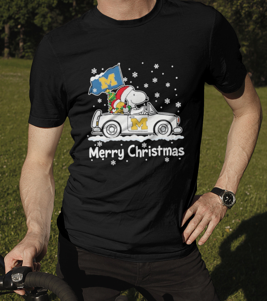 University Of Michigan Wolverines Snoopy Woodstock Christmas Car Flag Snowflakes T-Shirt