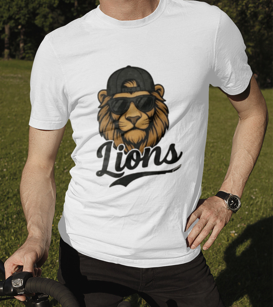 Detroit Lions Cool Lion Wearing Shades And Cap T-Shirt