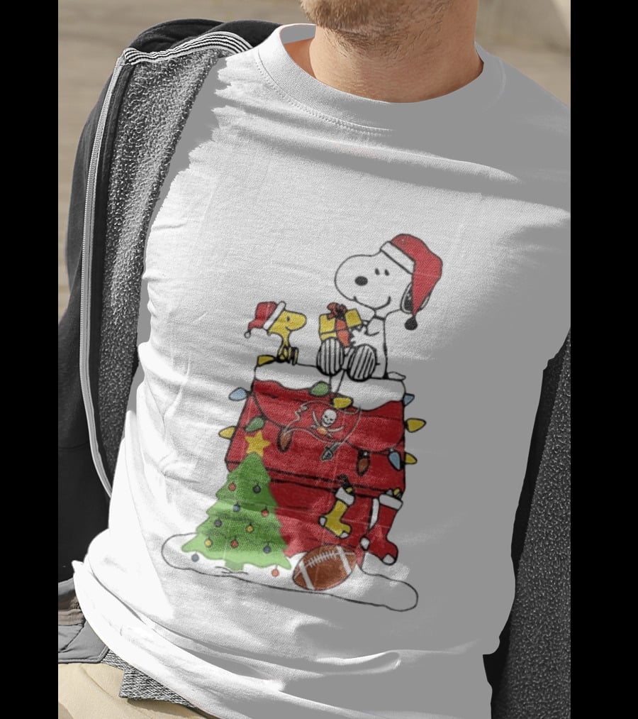 Snoopy Merry Christmas Tampa Bay Buccaneers 2026 Football Holiday Peanuts Santa Hat T-Shirt