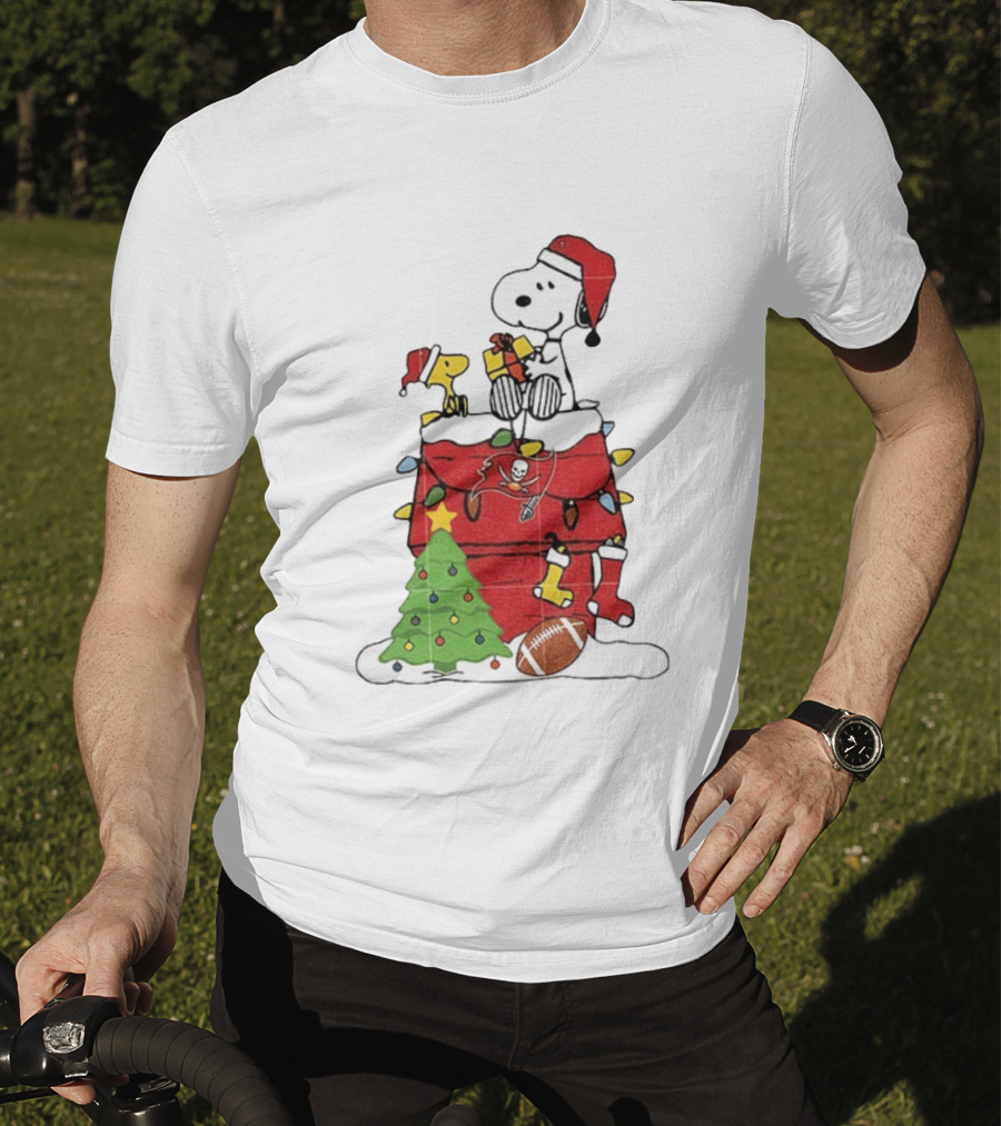 Snoopy Merry Christmas Tampa Bay Buccaneers 2026 Football Holiday Peanuts Santa Hat T-Shirt