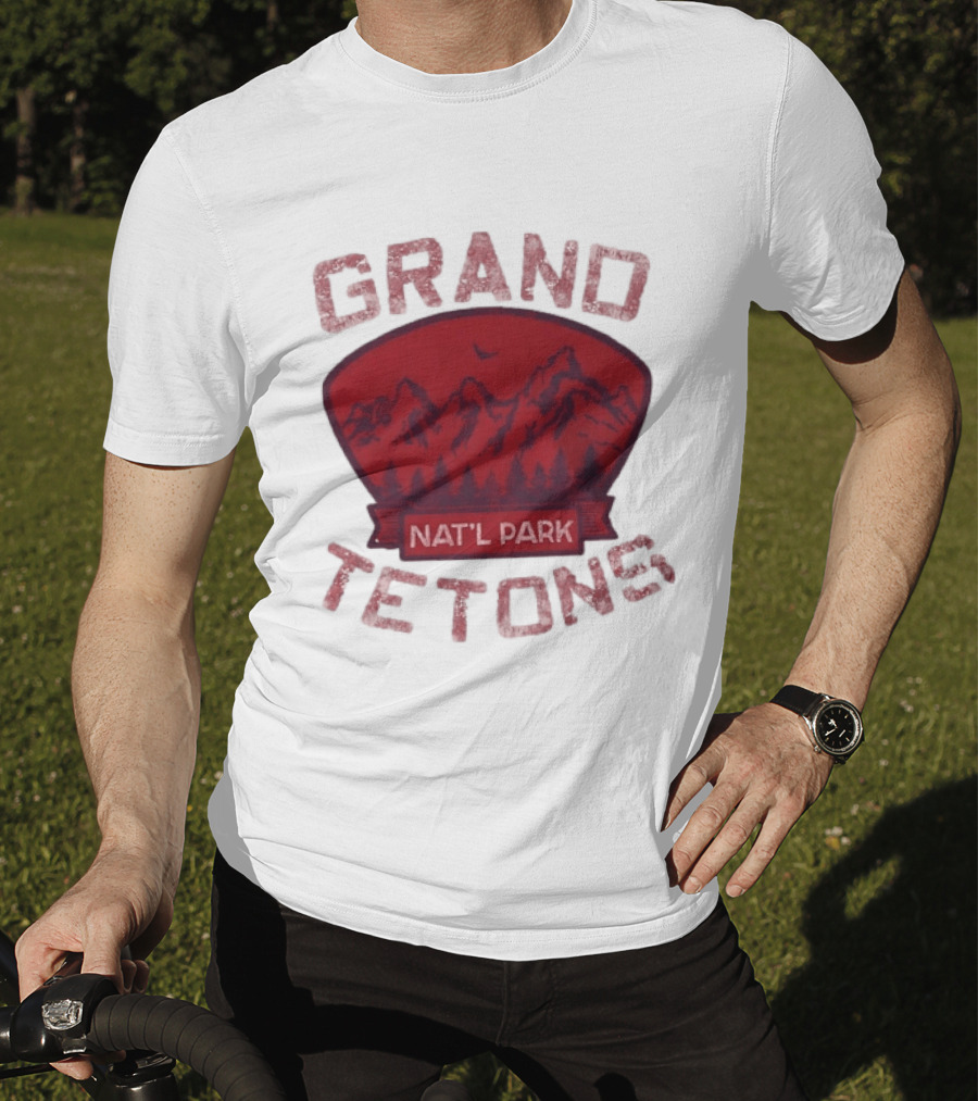 Grand Tetons Nat'l Park Distressed Mountain Landscape T-Shirt