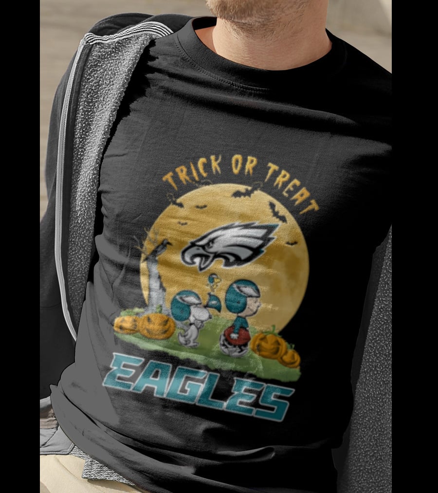 Philadelphia Eagles Trick Or Treat Snoopy Charlie Brown Full Moon Pumpkins T-Shirt