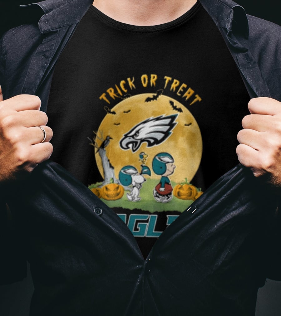 Philadelphia Eagles Trick Or Treat Snoopy Charlie Brown Full Moon Pumpkins T-Shirt