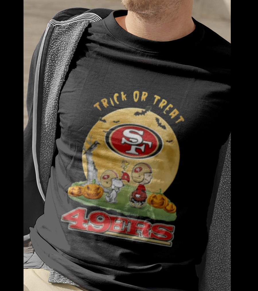 San Francisco 49ers Charlie Brown Trick Or Treat Halloween Peanuts Pumpkin Football T-Shirt