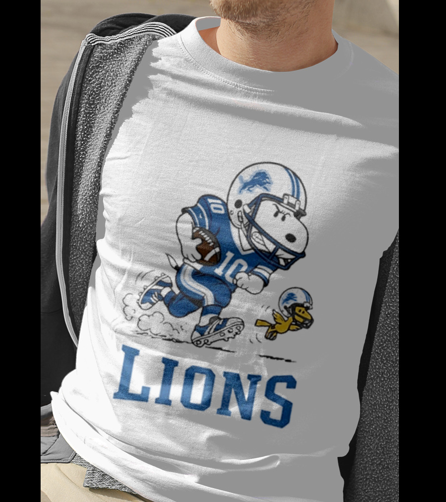 Detroit Lions Snoopy Woodstock Football Run T-Shirt