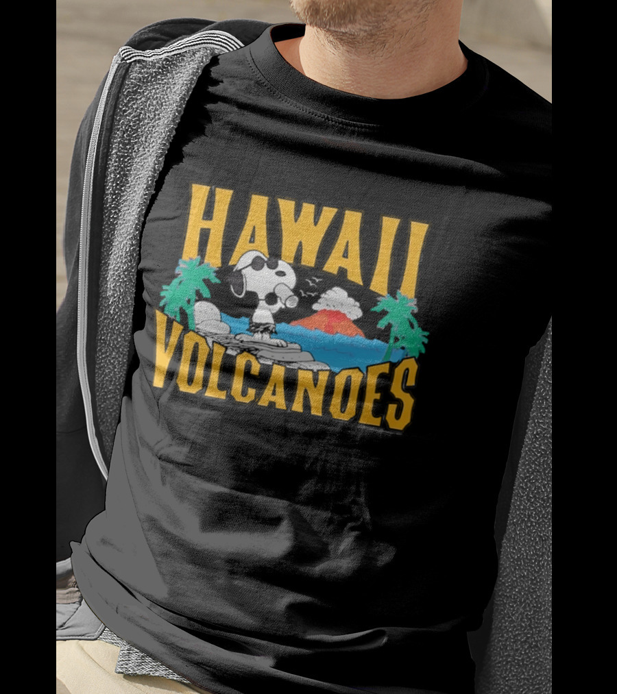 Snoopy Hawaii Volcanoes Peanuts Tropical Vacation Scene T-Shirt