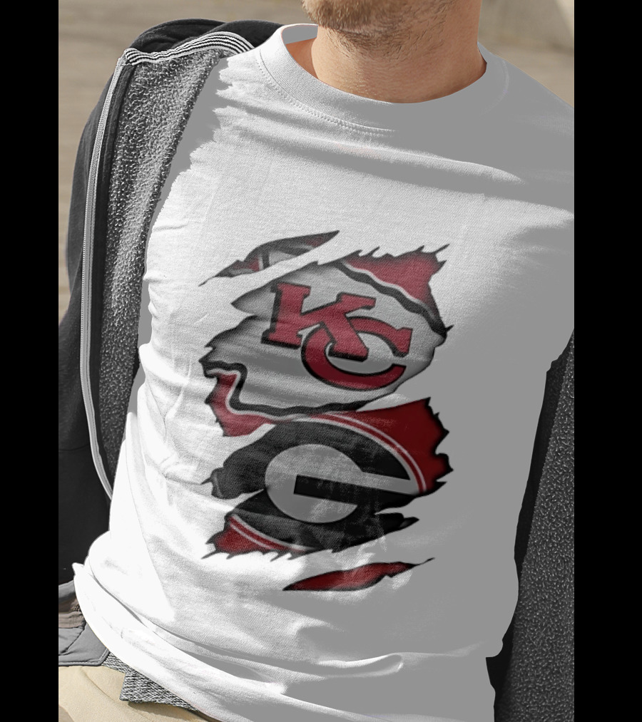 Kansas City Chiefs KC And Georgia Bulldogs G Torn Fabric T-Shirt