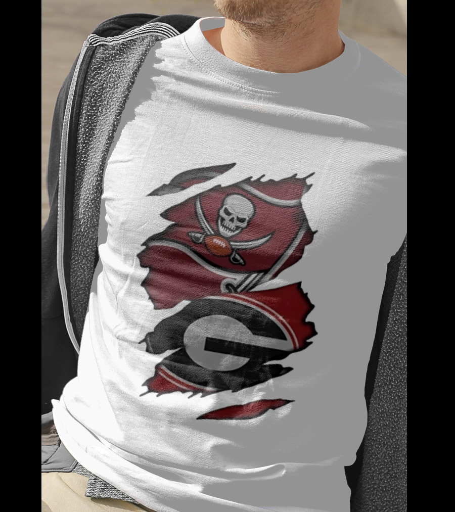 Tampa Bay Buccaneers Georgia Bulldogs Torn Fabric NCAA Collaboration T-Shirt