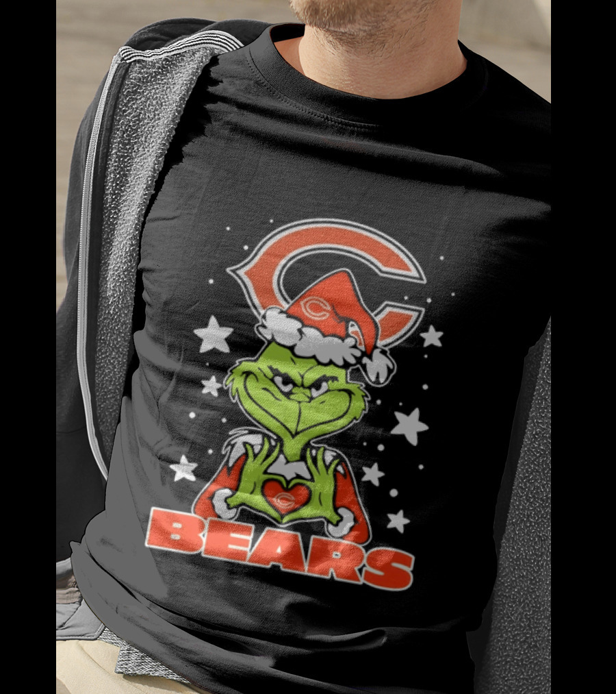 The Grinch Santa Hat Chicago Bears Christmas Holiday Heart Stars T-Shirt