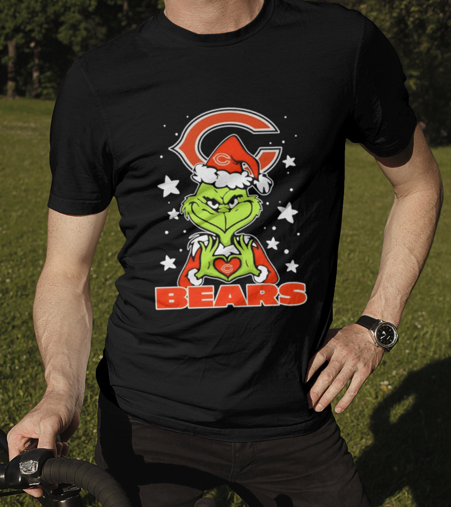 The Grinch Santa Hat Chicago Bears Christmas Holiday Heart Stars T-Shirt