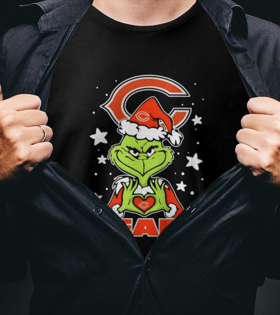 The Grinch Santa Hat Chicago Bears Christmas Holiday Heart Stars T-Shirt