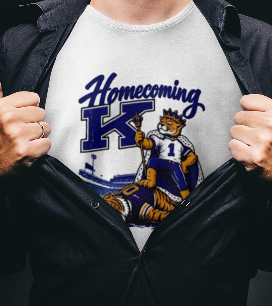 Homecoming K Wildcat King Stands Over Defeated Tiger Stadium Scene T-Shirt