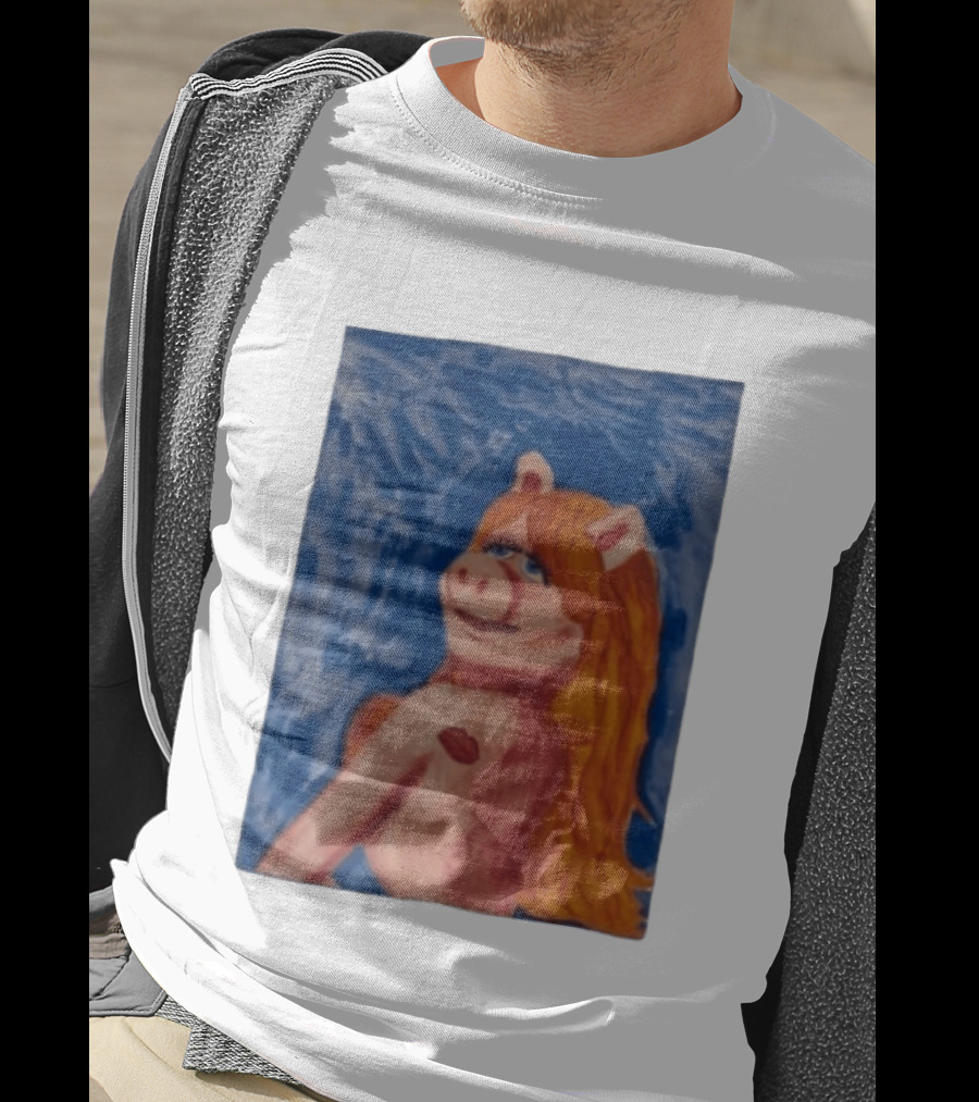 Miss Piggy Carpenter Painting The Muppets Miss Piggy Venus T-Shirt