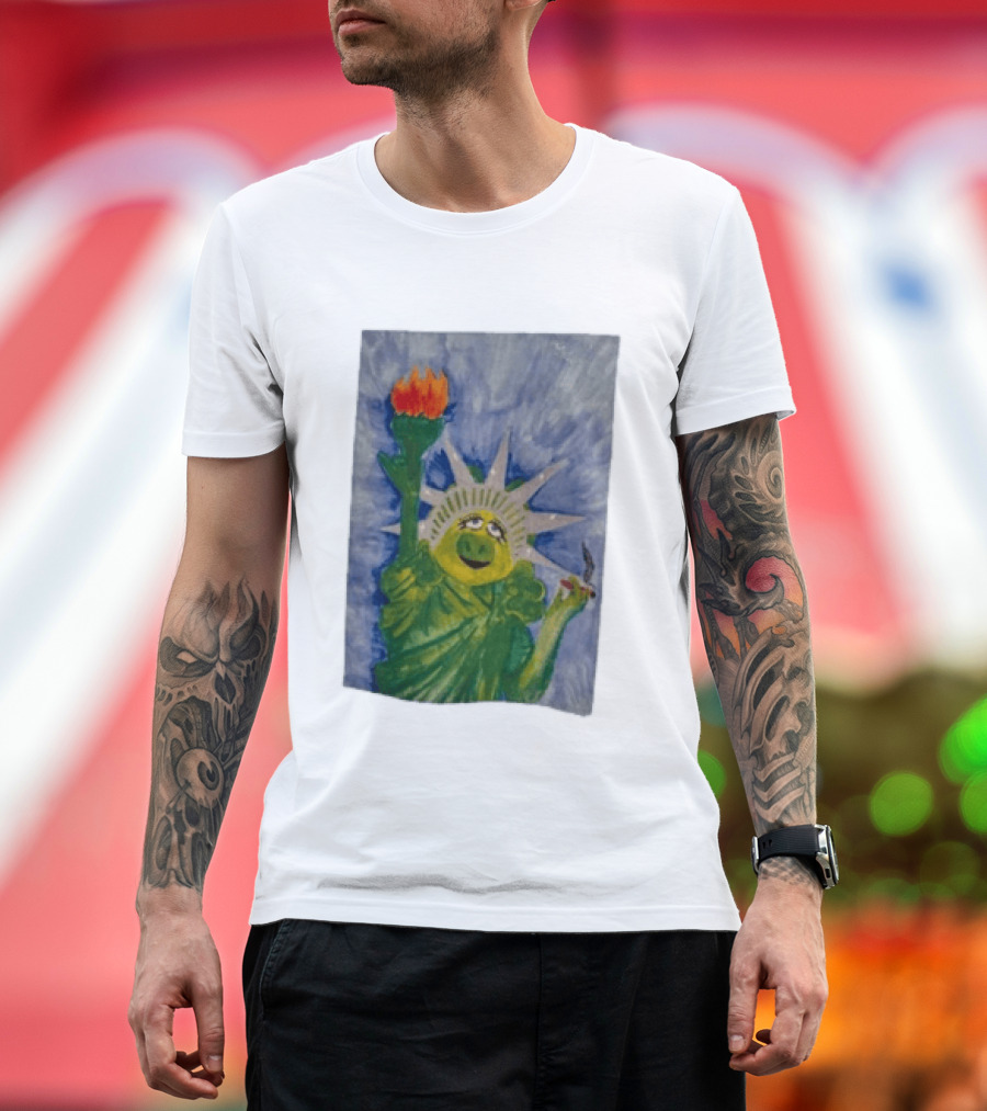 Miss Piggy Statue Of Liberty Muppets Smoking Statue T-Shirt