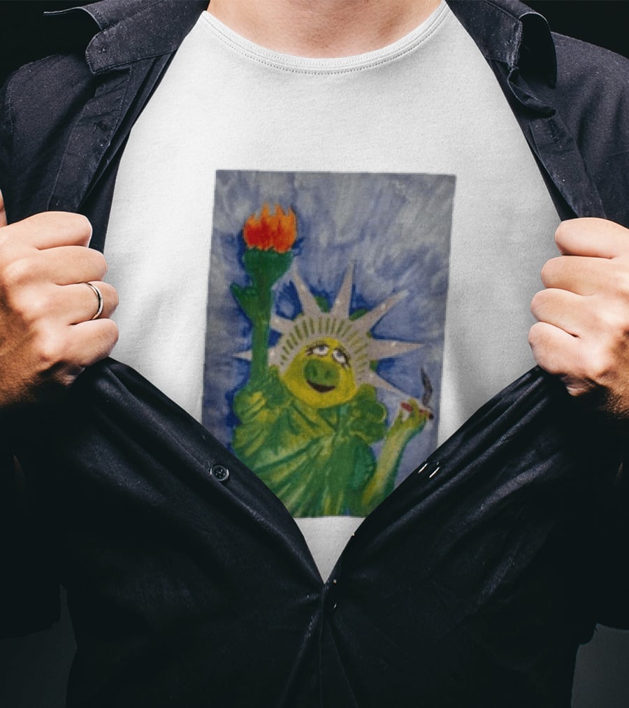 Miss Piggy Statue Of Liberty Muppets Smoking Statue T-Shirt