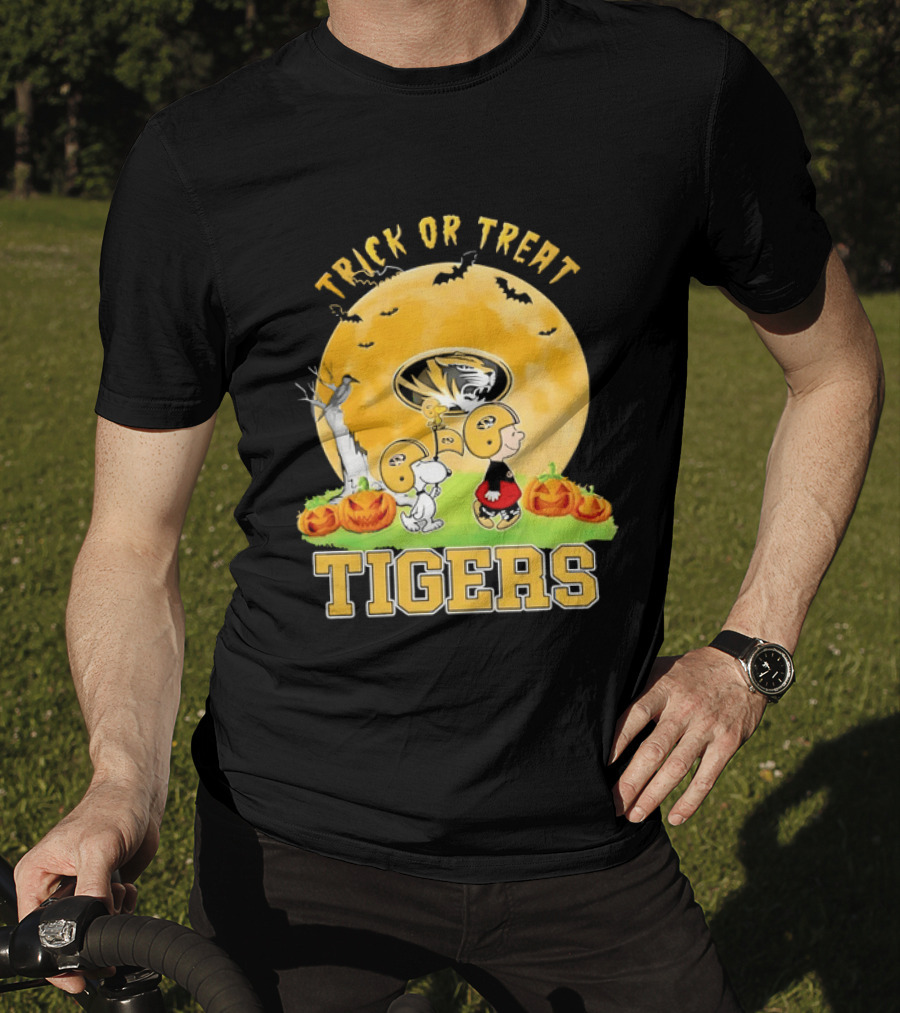 Trick Or Treat Snoopy Charlie Brown Missouri Tigers Halloween T-Shirt