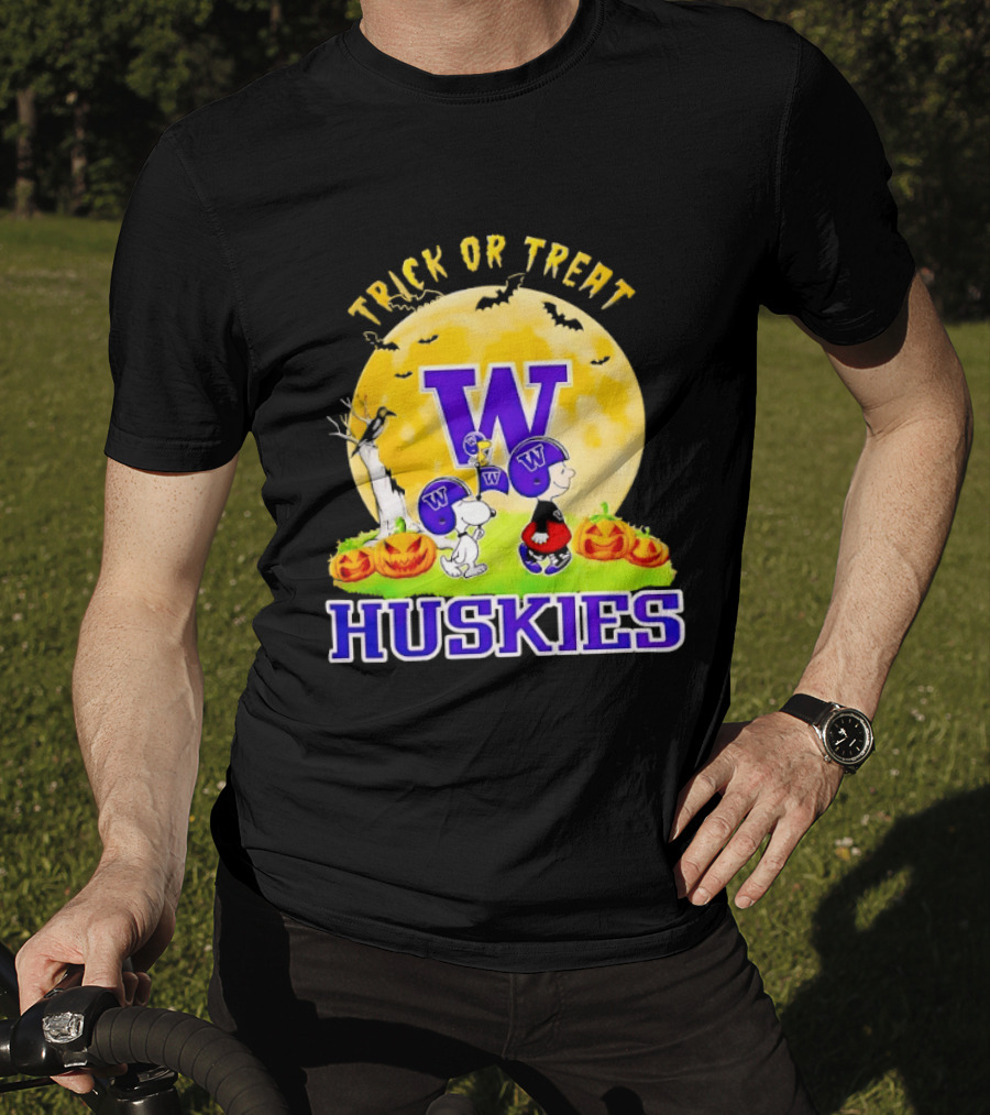 Washington Huskies Trick Or Treat Charlie Brown And Snoopy Halloween T-Shirt