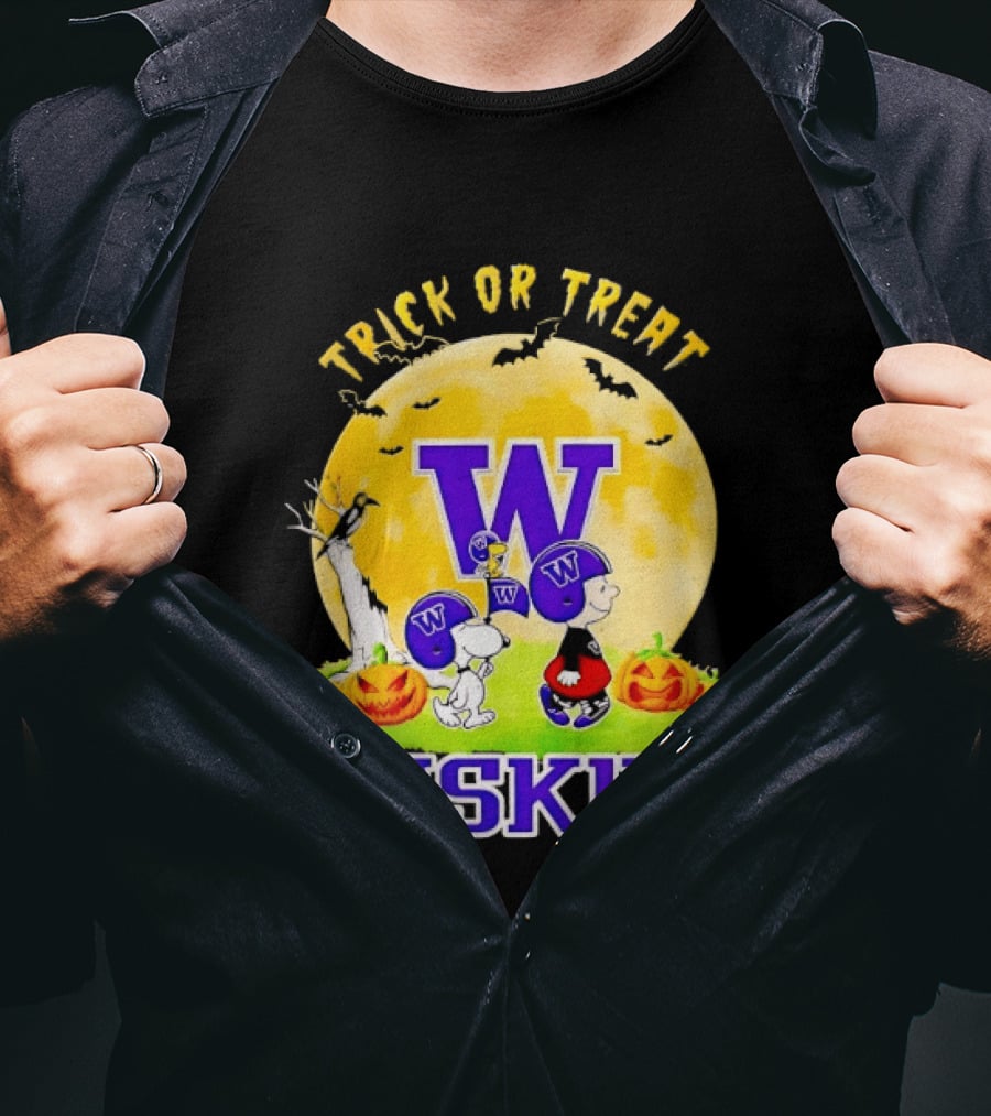 Washington Huskies Trick Or Treat Charlie Brown And Snoopy Halloween T-Shirt