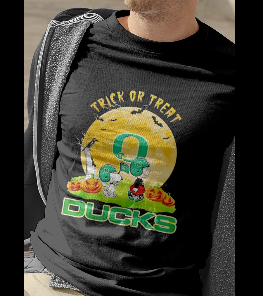 Oregon Ducks Charlie Brown Snoopy Halloween Trick Or Treat T-Shirt