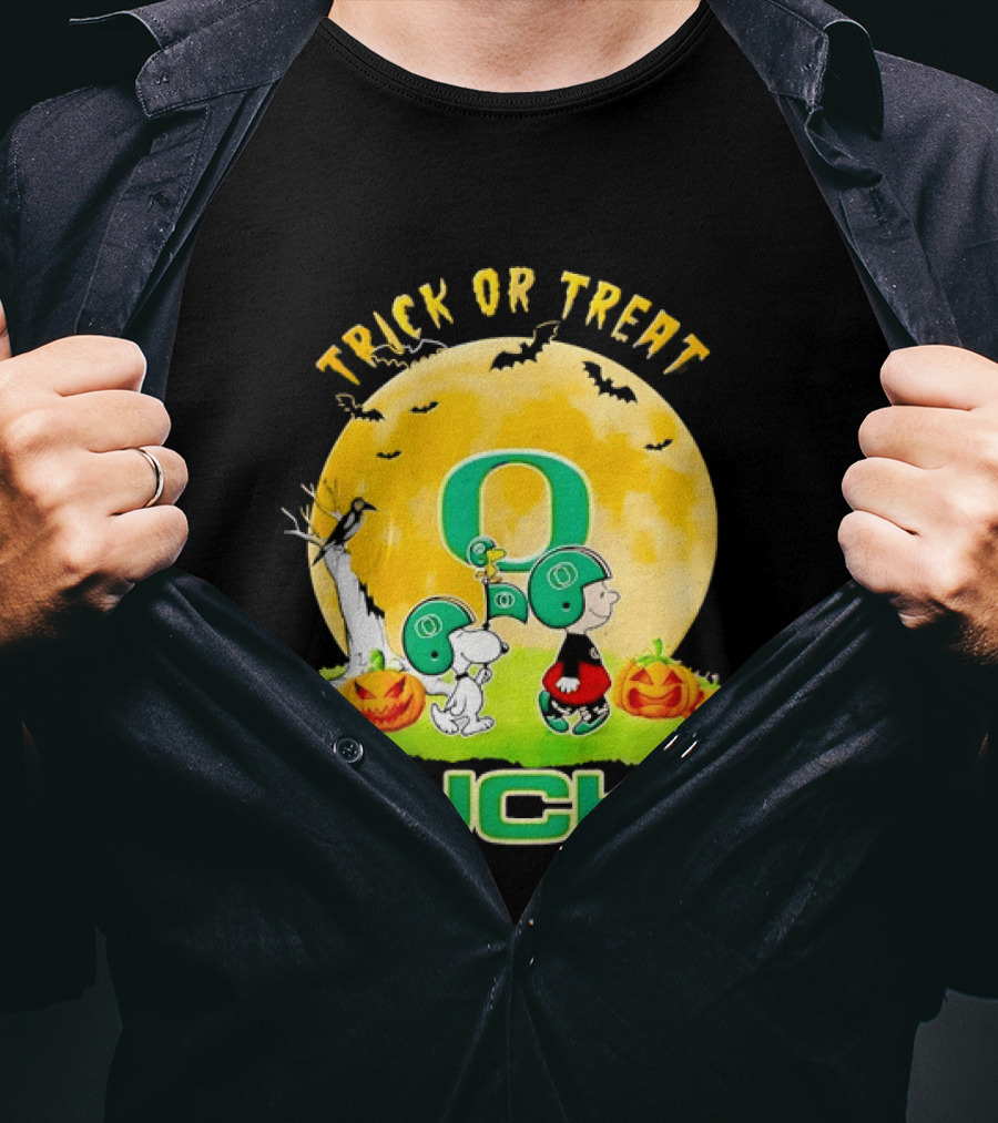 Oregon Ducks Charlie Brown Snoopy Halloween Trick Or Treat T-Shirt