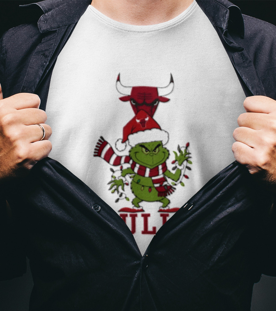 Grinch Chicago Bulls Christmas Heart Hands 2026 T-Shirt
