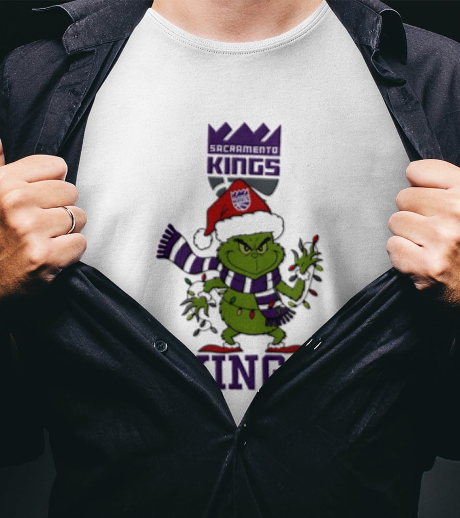 Grinch Sacramento Kings Christmas Heart Hands 2026 T-Shirt