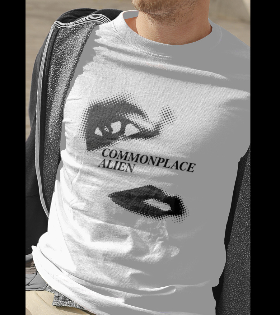 Commonplace Alien Halftone Lips Minimalist T-Shirt