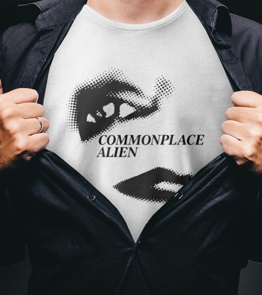 Commonplace Alien Halftone Lips Minimalist T-Shirt