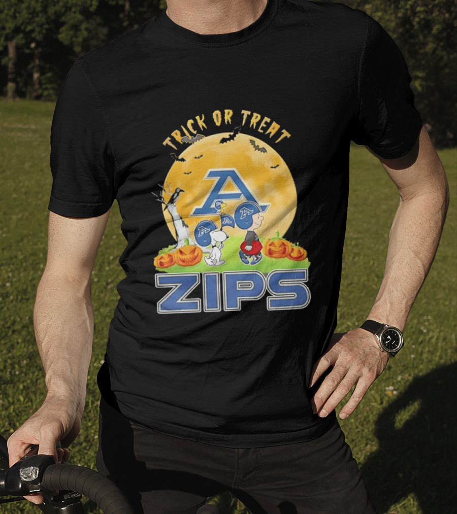 Charlie Brown Snoopy Woodstock Akron Zips Halloween Trick Or Treat Moon Walk T-Shirt