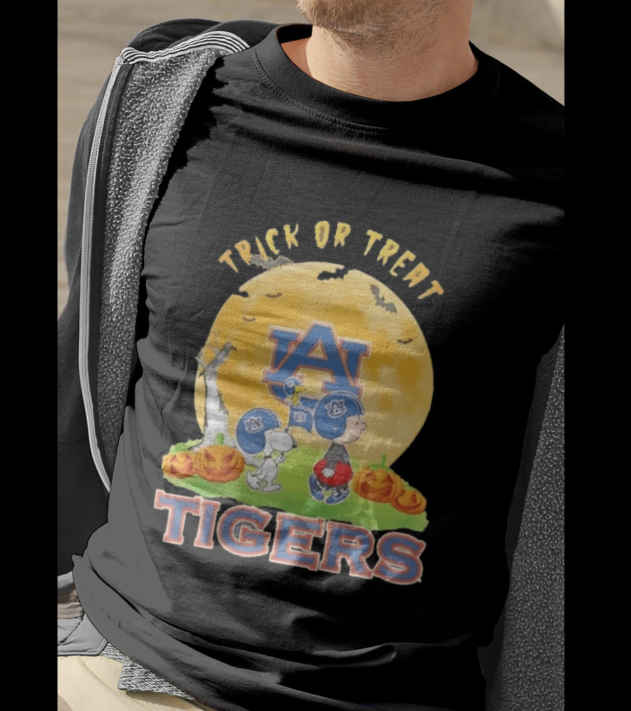 Trick Or Treat Charlie Brown Snoopy Woodstock Auburn Tigers Halloween T-Shirt