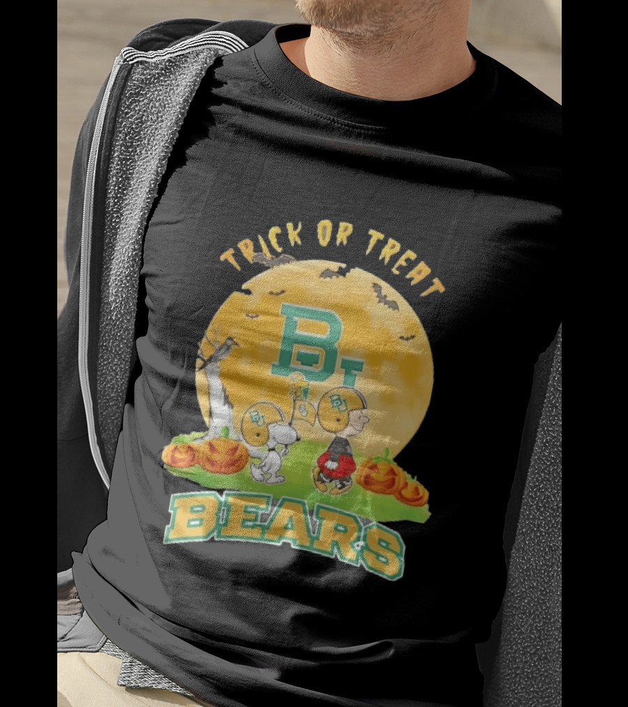 Charlie Brown Snoopy Woodstock Baylor Bears Trick Or Treat Halloween Moon T-Shirt