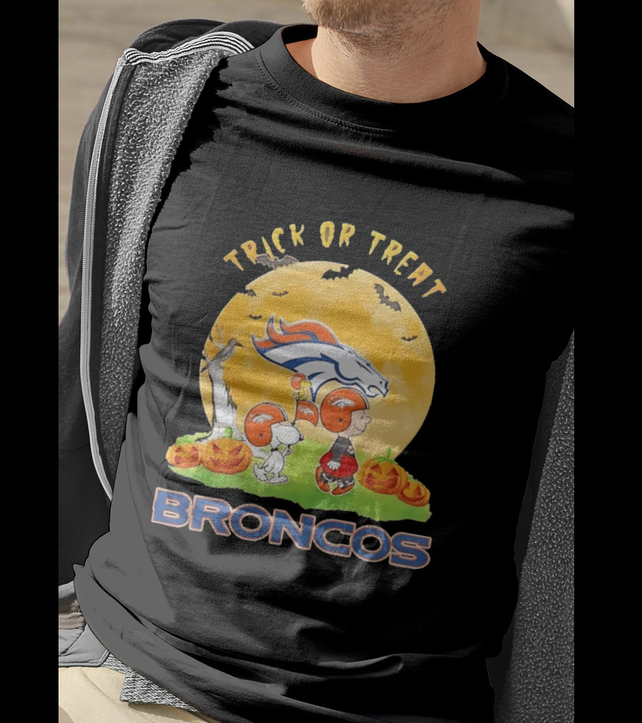 Trick Or Treat Charlie Brown Snoopy Woodstock Denver Broncos Halloween Moon T-Shirt