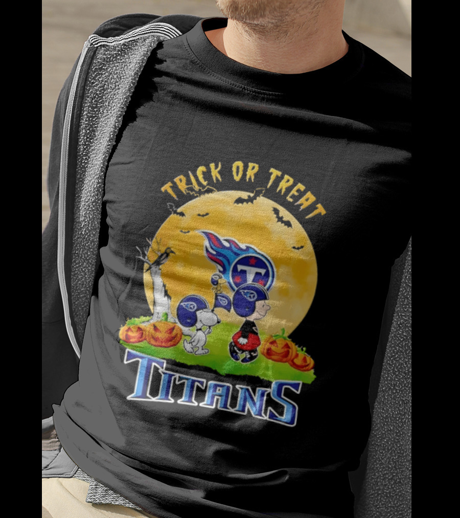 Charlie Brown Snoopy Woodstock Tennessee Titans Halloween Trick Or Treat Moon T-Shirt