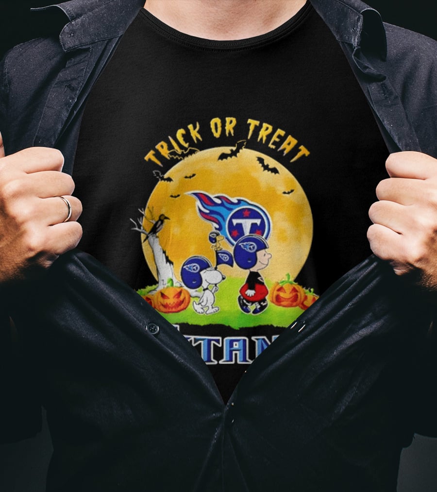 Charlie Brown Snoopy Woodstock Tennessee Titans Halloween Trick Or Treat Moon T-Shirt