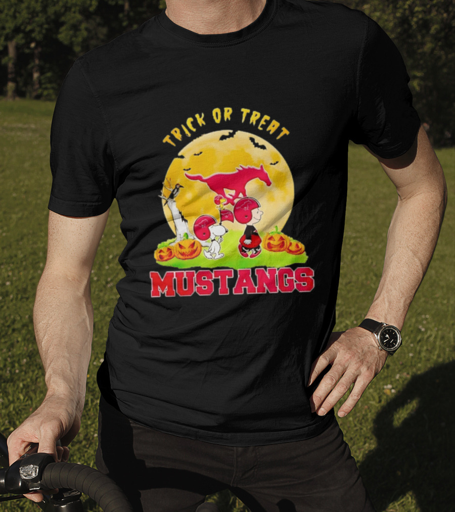 Trick Or Treat SMU Mustangs Halloween Snoopy Charlie Brown Woodstock Moon T-Shirt