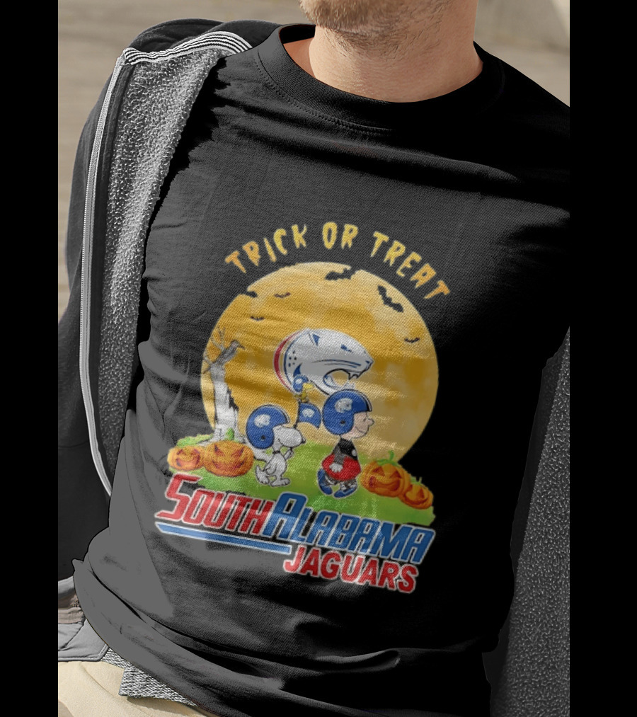 South Alabama Jaguars Snoopy Charlie Brown Woodstock Trick Or Treat Halloween Moon T-Shirt