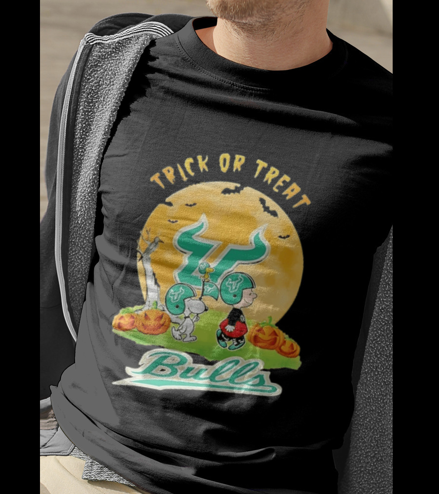 Trick Or Treat South Florida Bulls Snoopy Charlie Brown Woodstock Halloween Moon T-Shirt