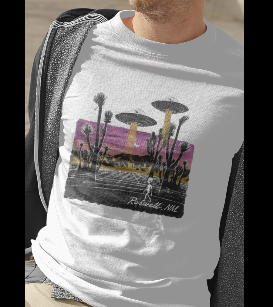 Roswell NM Alien UFO Desert Landscape Extraterrestrial Joshua Trees Moon T-Shirt