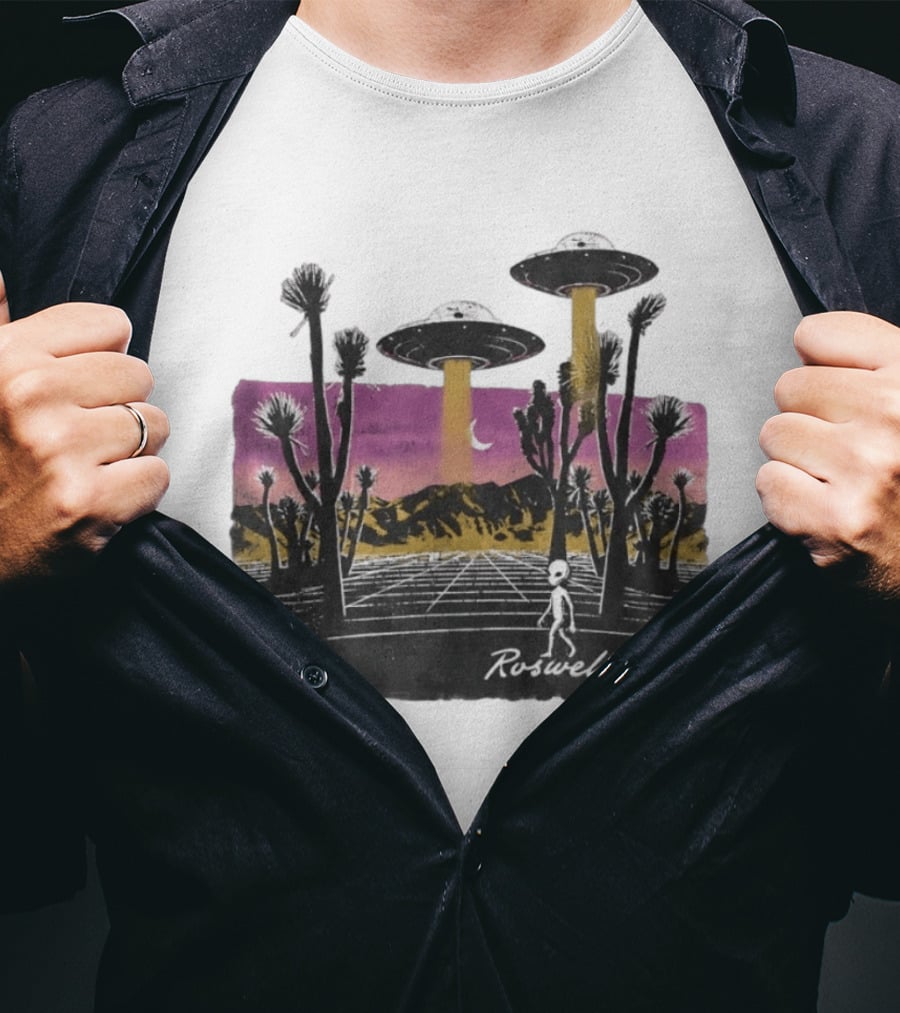 Roswell NM Alien UFO Desert Landscape Extraterrestrial Joshua Trees Moon T-Shirt