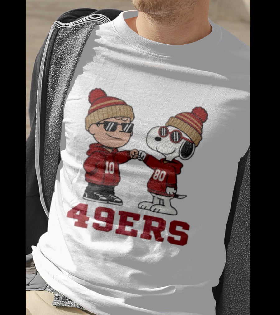 San Francisco 49ers Charlie Brown Snoopy 49ERS Fist Bump Beanies T-Shirt