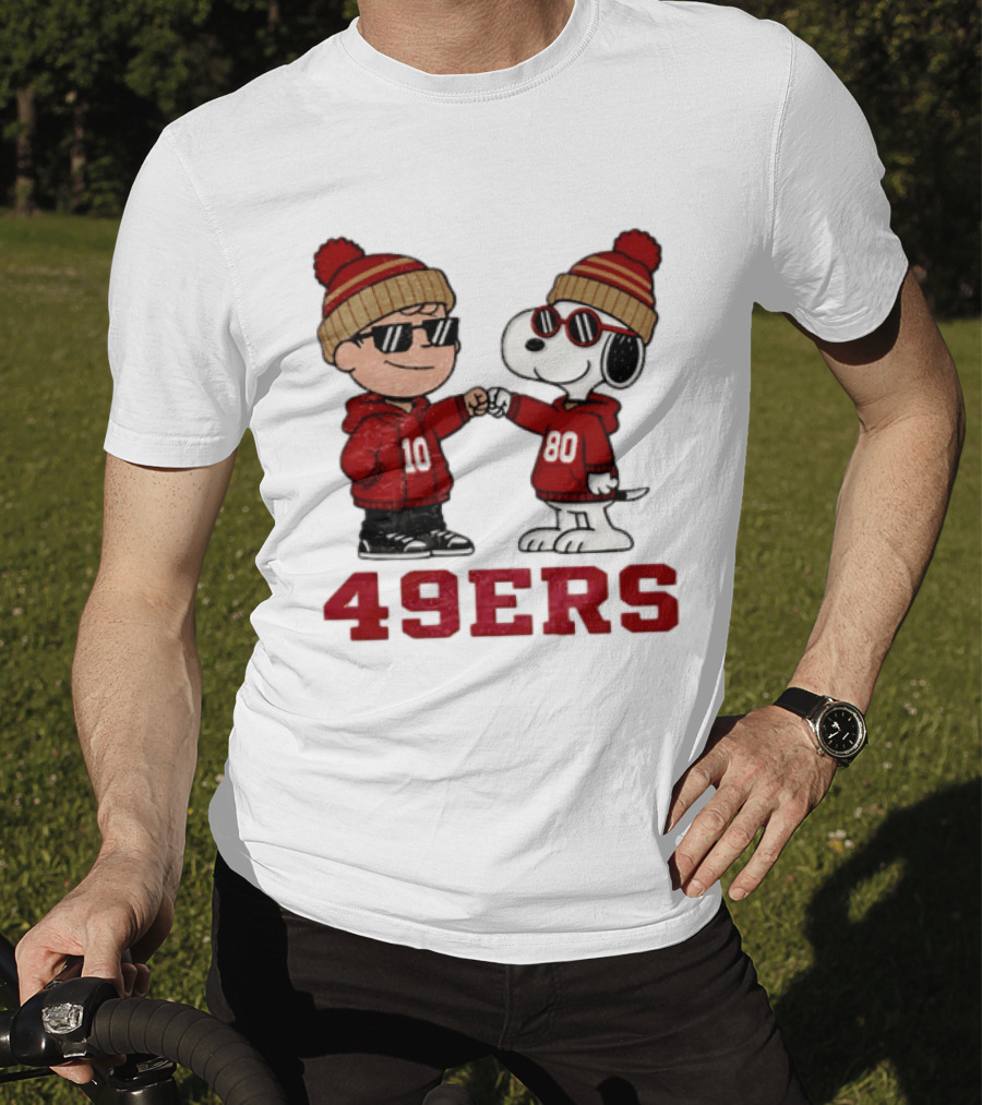 San Francisco 49ers Charlie Brown Snoopy 49ERS Fist Bump Beanies T-Shirt