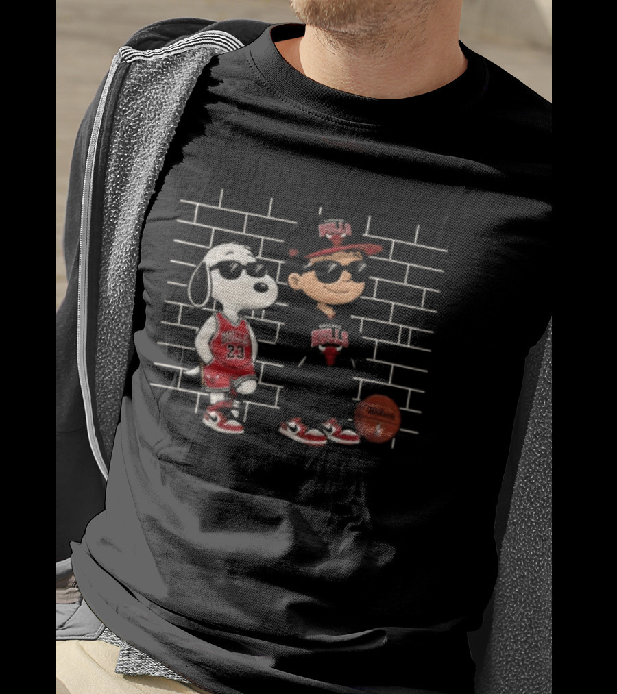 Snoopy Charlie Brown Bulls 23 Basketball Chicago Fan T-Shirt