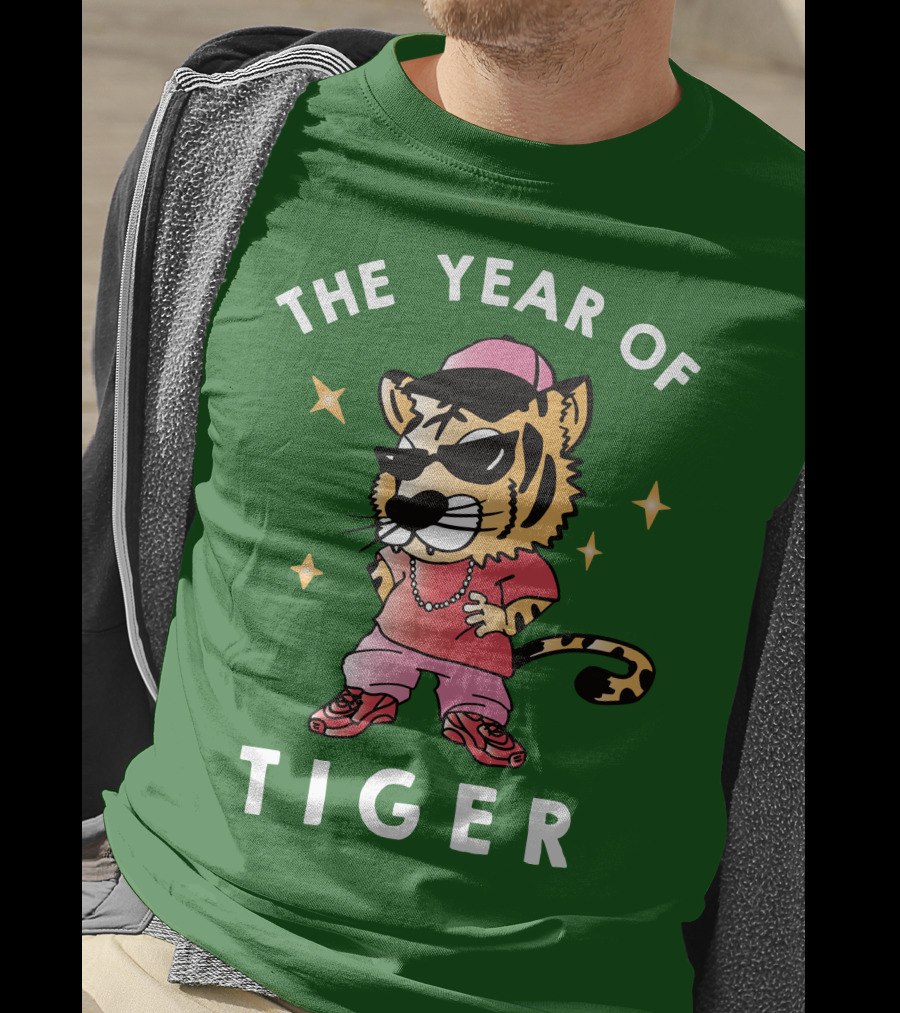 THE YEAR OF TIGER Hip Hop Style Cartoon Tiger Wearing Sunglasses And Chain T-Shirt