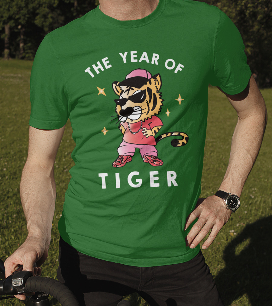 THE YEAR OF TIGER Hip Hop Style Cartoon Tiger Wearing Sunglasses And Chain T-Shirt