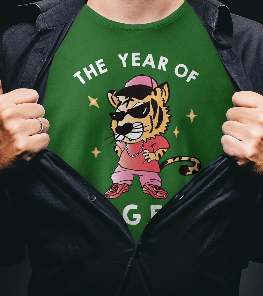 THE YEAR OF TIGER Hip Hop Style Cartoon Tiger Wearing Sunglasses And Chain T-Shirt