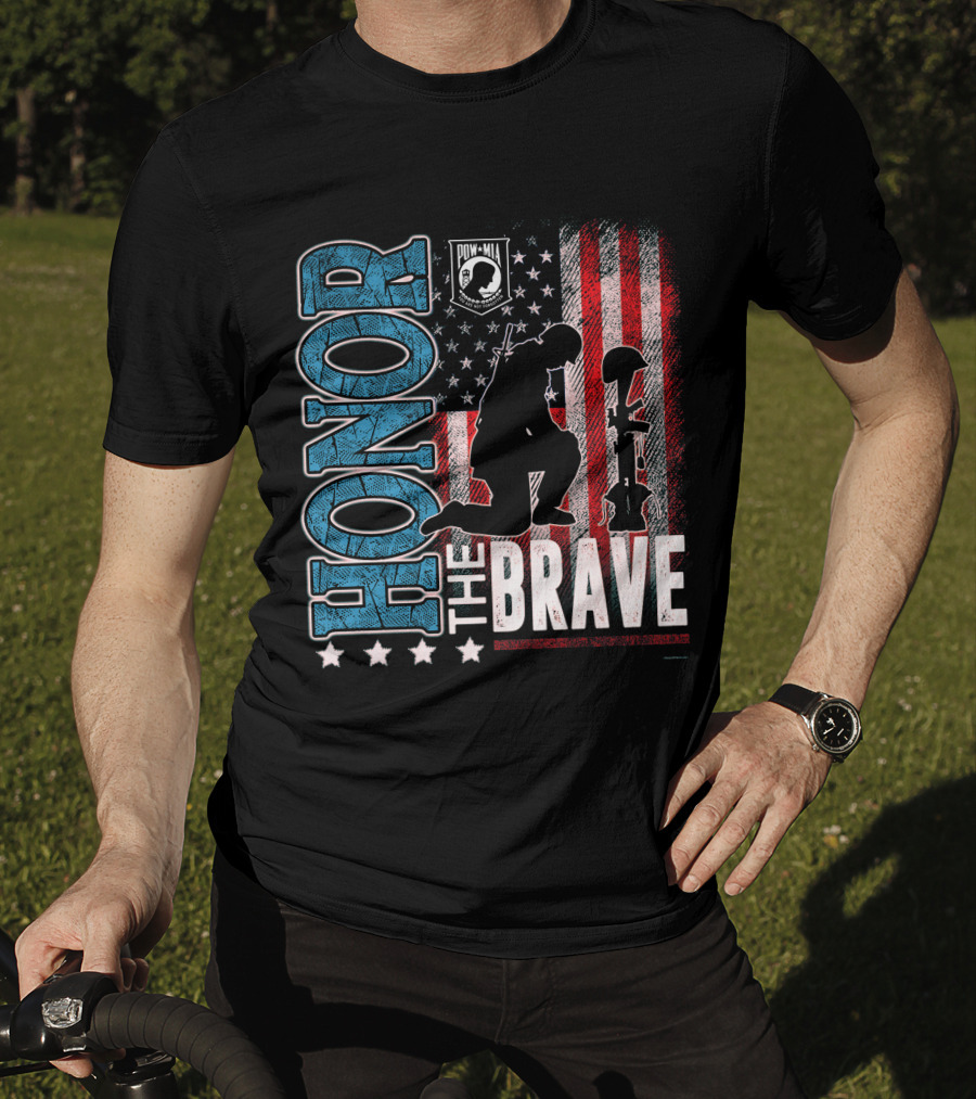 Honor The Brave POW-MIA American Flag Soldier Kneeling Memorial T-Shirt