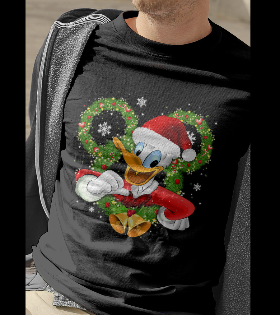 Santa Donald Duck Christmas Wreath Snowflakes T-Shirt