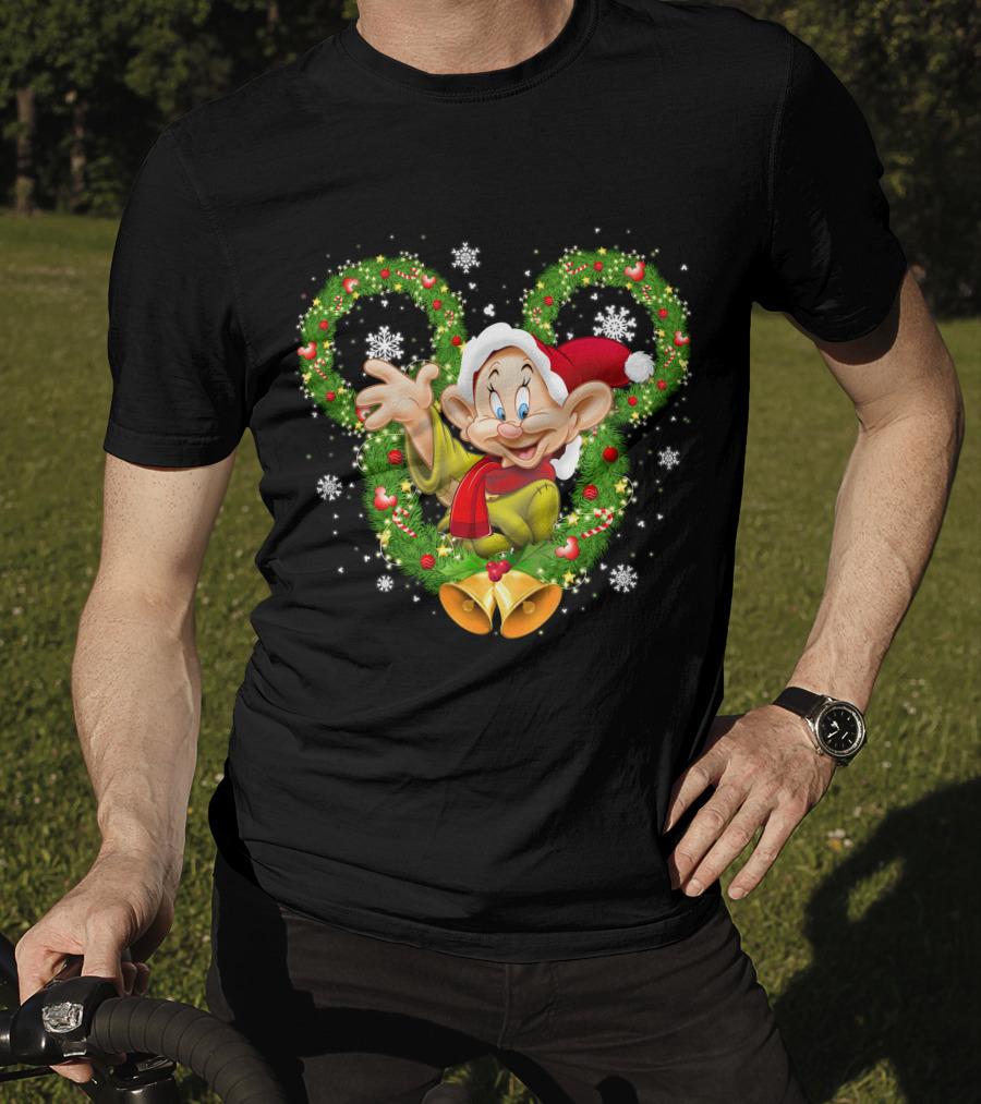 Dopey Christmas Disney Wreath Snowflakes And Santa Hat T-Shirt