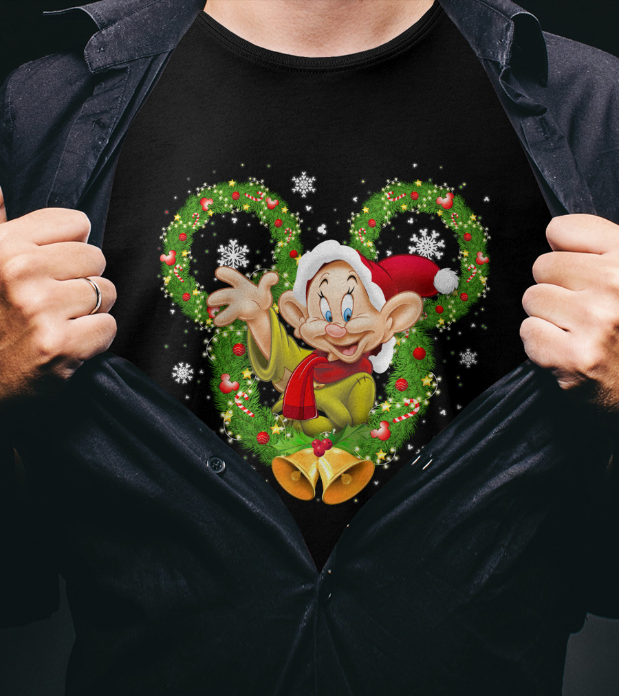 Dopey Christmas Disney Wreath Snowflakes And Santa Hat T-Shirt
