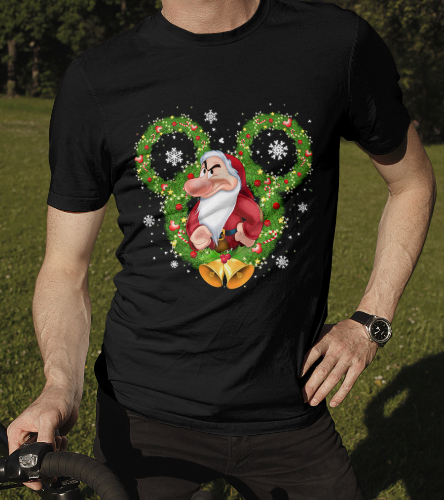 Grumpy Santa Dwarf In Wreath With Snowflakes And Bells T-Shirt